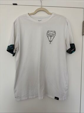 Nike Men’s White Dri-FIT Kobe Graphic T-Shirt